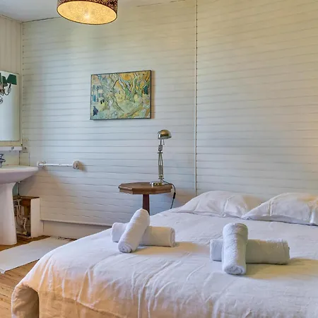 3 Bedroom Awesome In Hébergement de vacances *