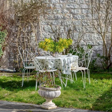 3 Bedroom Awesome In *